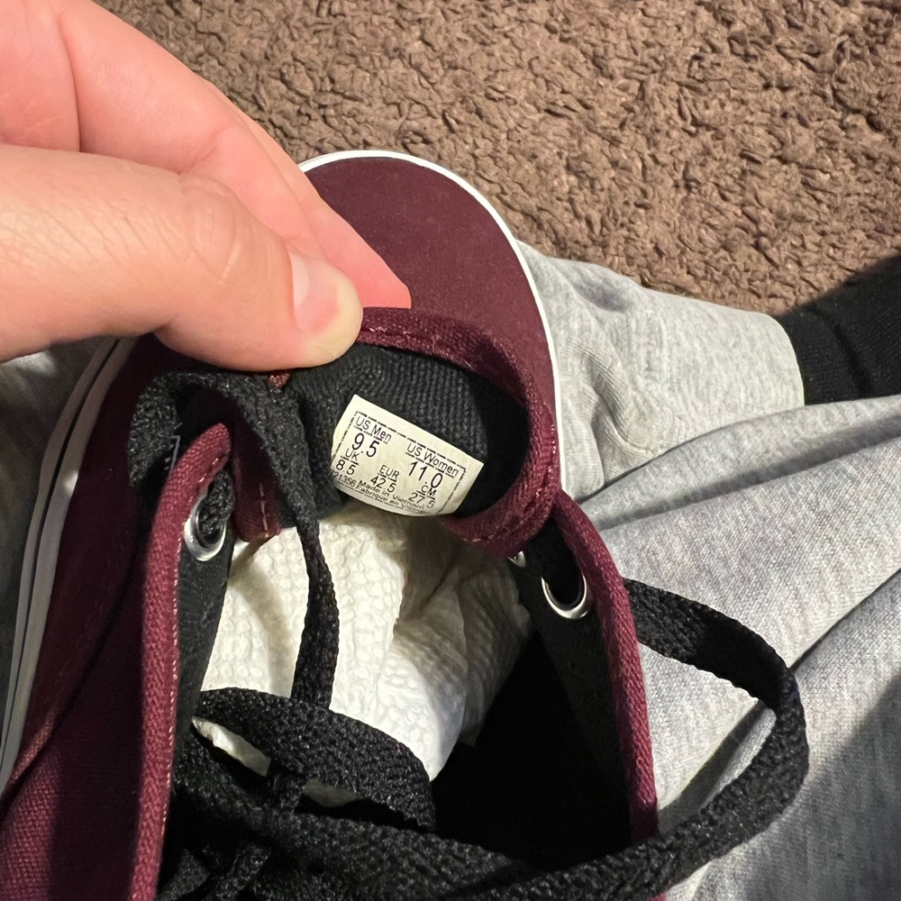 BRAND NEW & NEVER WORN | Unisex Maroon Authentic Classic Vans - Picture 6 of 6